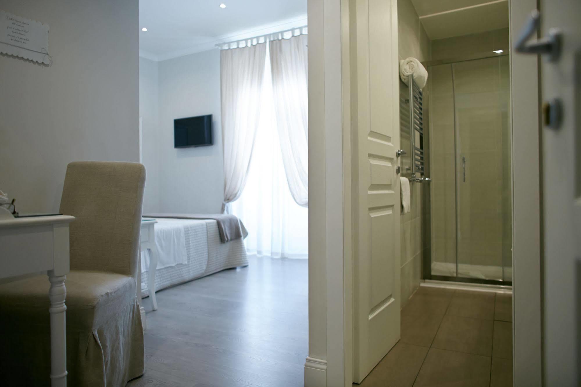 Charme & Chic Bed & Breakfast Rome Exterior photo