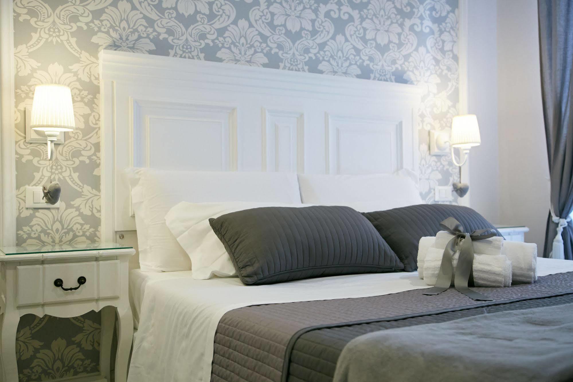 Charme & Chic Bed & Breakfast Rome Exterior photo