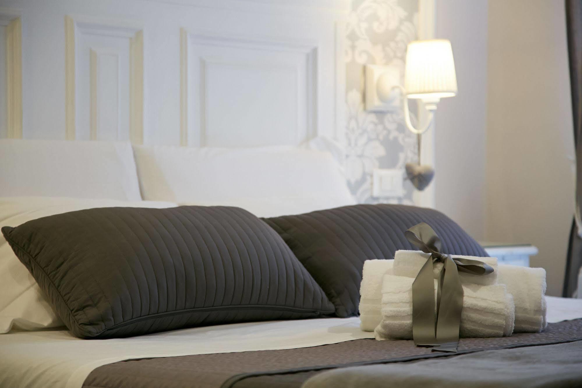 Charme & Chic Bed & Breakfast Rome Exterior photo