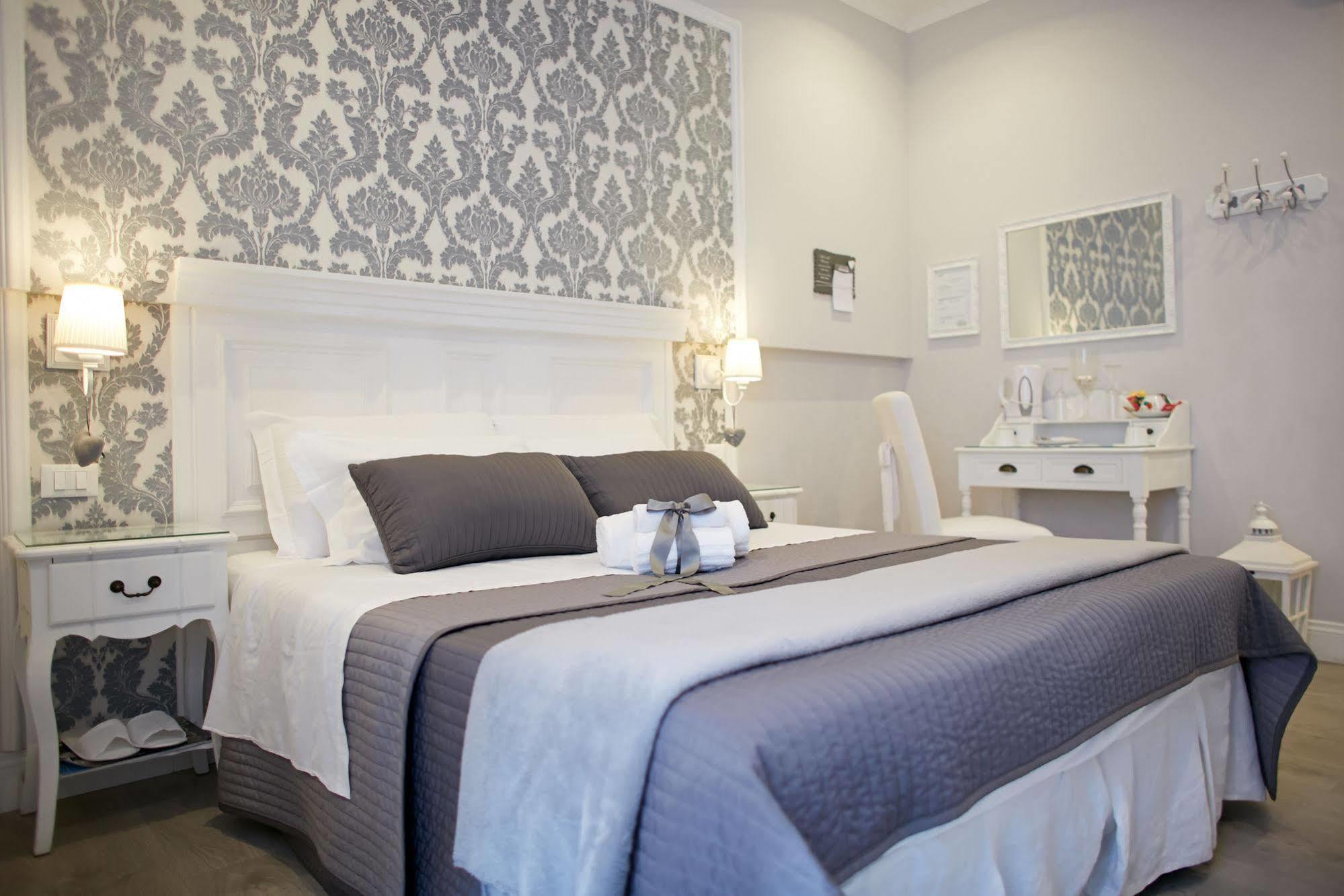 Charme & Chic Bed & Breakfast Rome Exterior photo