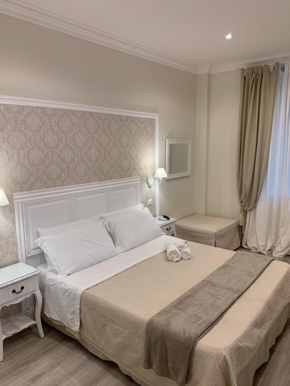 Charme & Chic Bed & Breakfast Rome Exterior photo