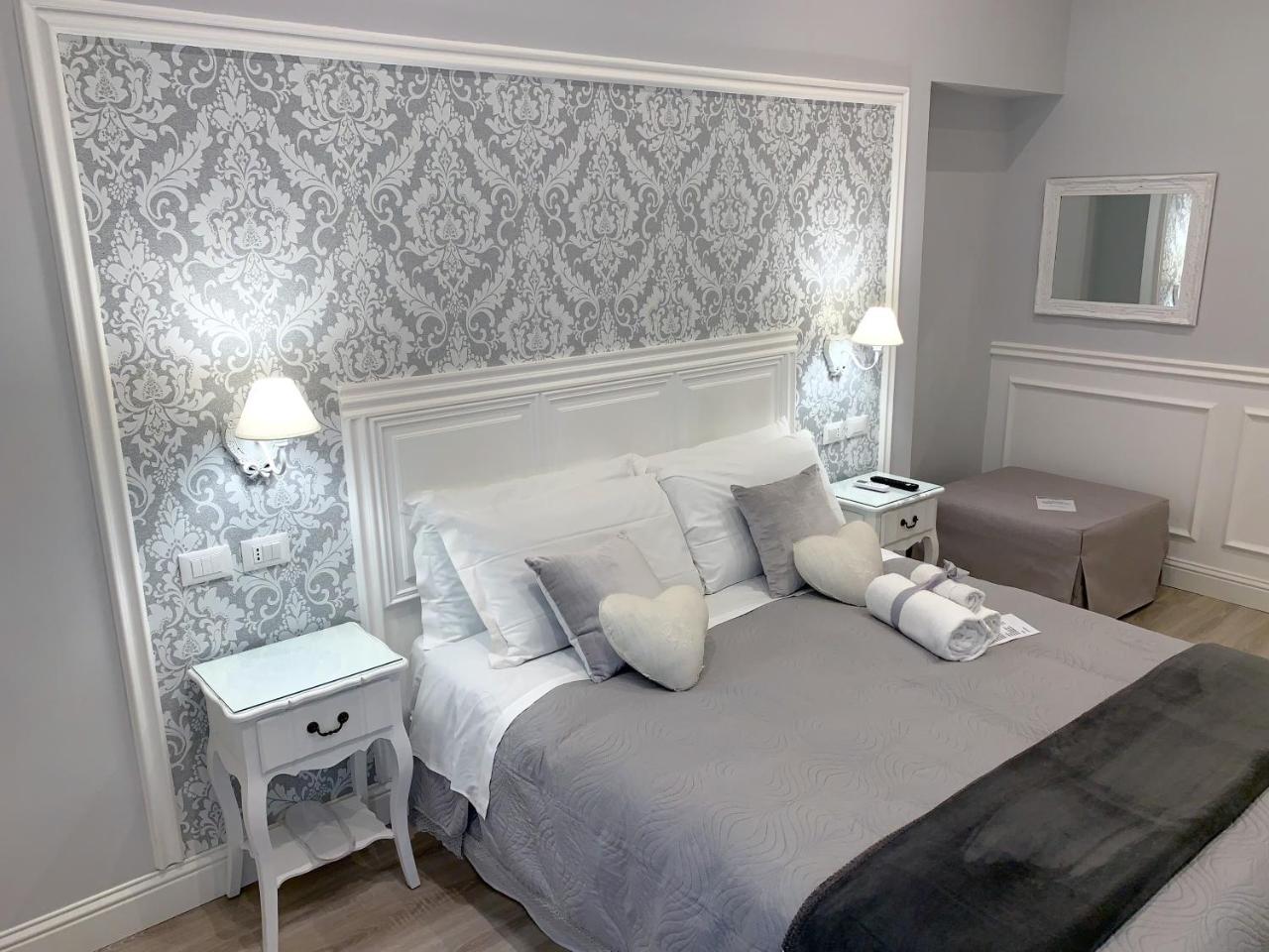 Charme & Chic Bed & Breakfast Rome Exterior photo