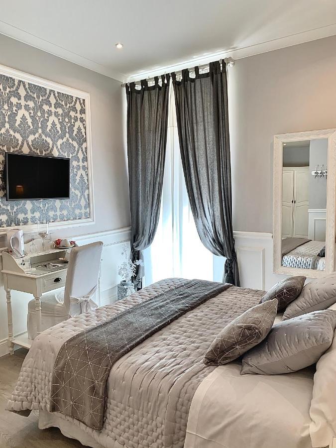 Charme & Chic Bed & Breakfast Rome Exterior photo
