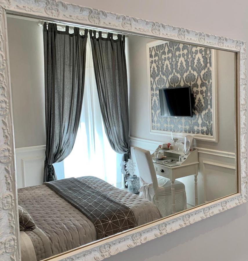 Charme & Chic Bed & Breakfast Rome Exterior photo